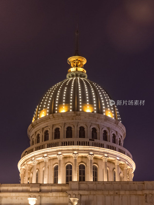 天津音乐厅小白楼夜景