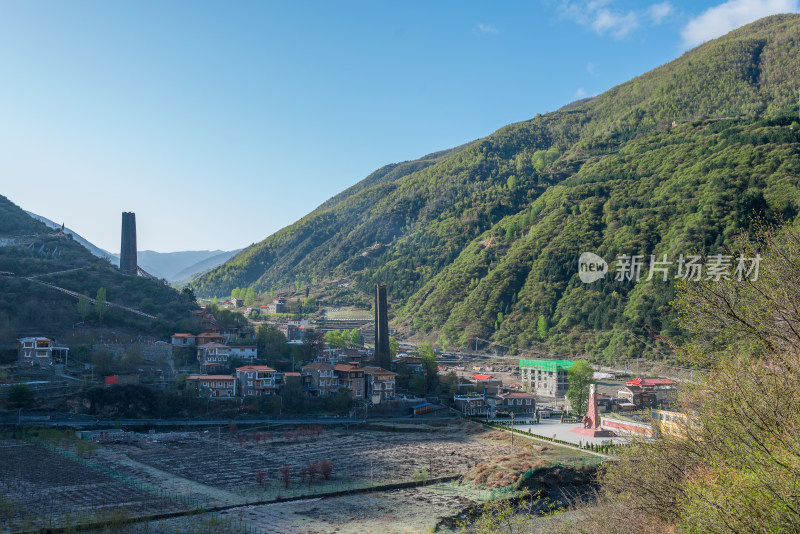 马尔康松岗村全景