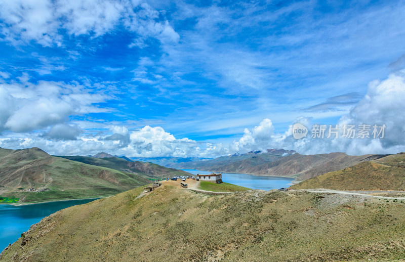 西藏山南羊卓雍措羊湖旅游景区湖泊远山风光