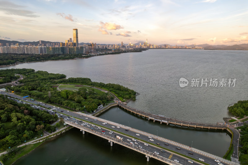 深圳福田南山城市绿洲与高楼林立街道航拍