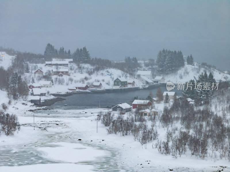 挪威罗弗敦群岛北极圈奥镇冬季雪景高空航拍