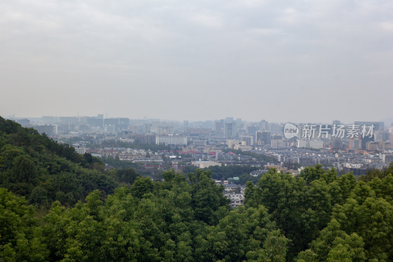 杭州宝石山远眺山城市景观