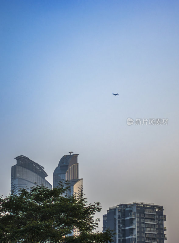 蓝天下的深圳城市建筑景观