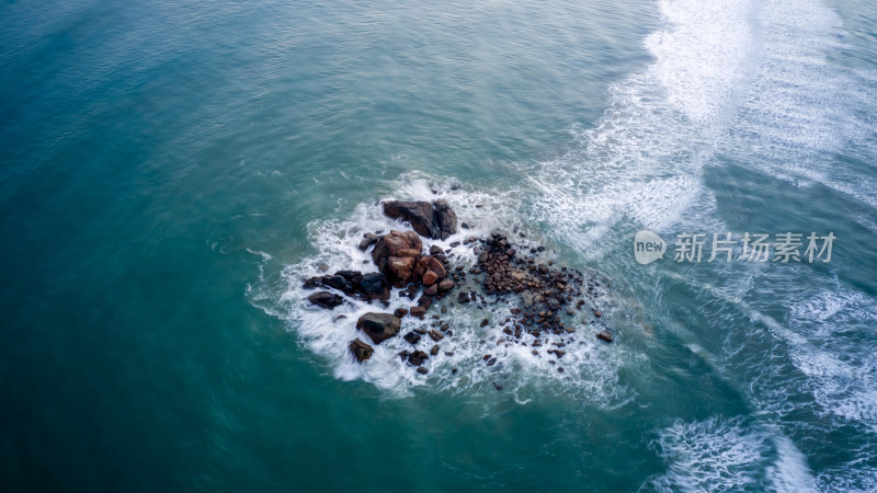 海上礁石景观航拍
