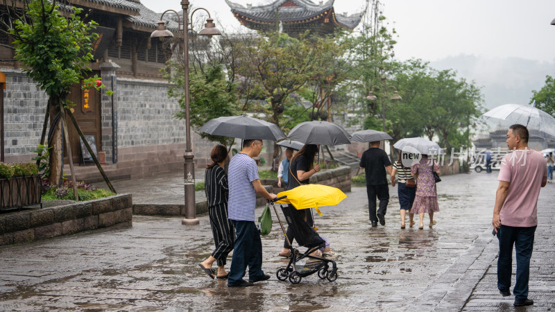 四川省宜宾市旅游度假区李庄古镇的小雨天