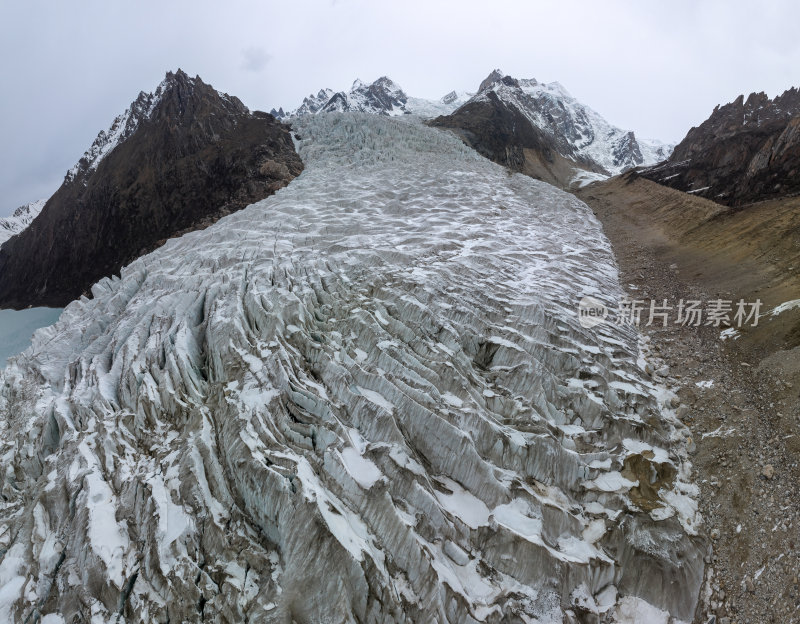 西藏那曲地区布加雪山冰川冰湖高空航拍