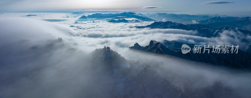 洛阳老君山金顶建筑群雪后云海自然风景