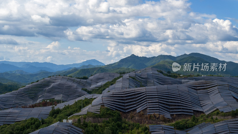 航拍大型的光伏发电基地，高兴科技能源产业