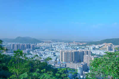 深圳铁仔山顶俯瞰宝安西乡城市密集建筑群