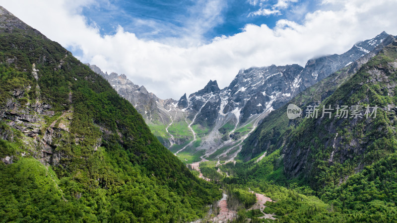 四川阿坝理县理小路自驾游沿途高山雪山