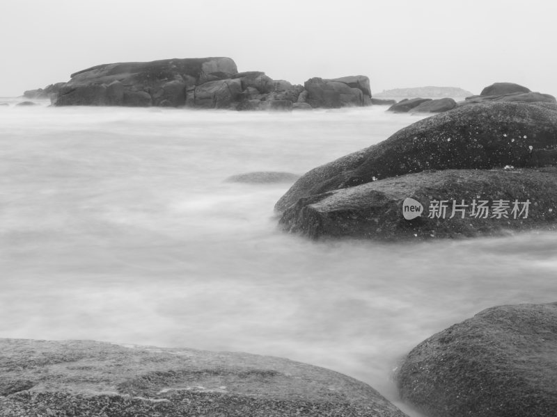 福建平潭岛海边礁石与海浪景象