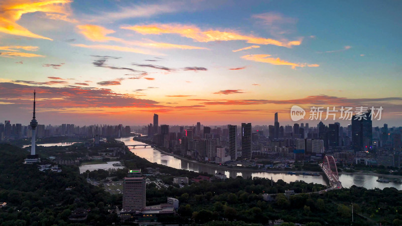 湖北武汉汉江夕阳晚霞夜幕降临航拍图