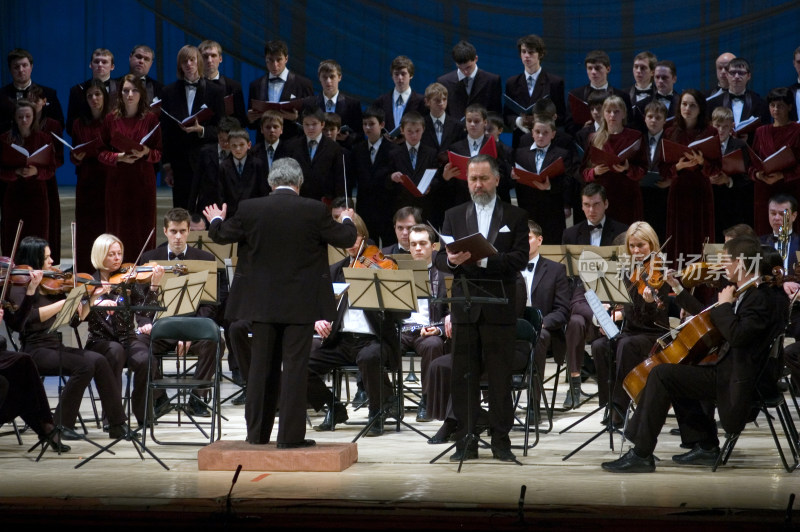 合唱团与管弦乐队舞台演出