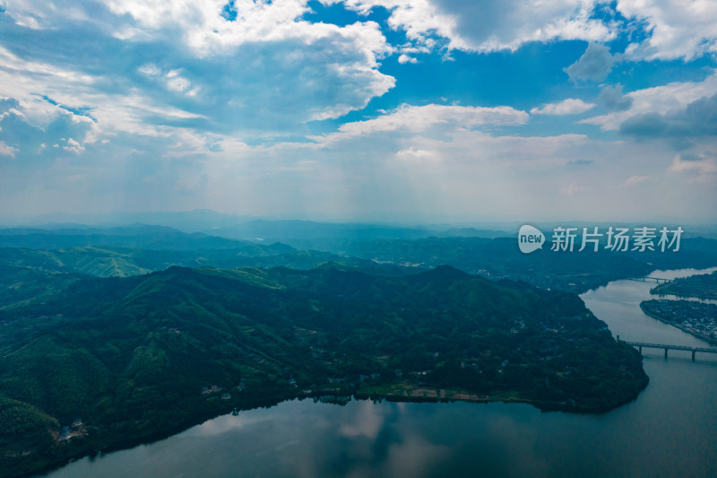 祖国大好河山丘陵山川蓝天白云航拍摄影图