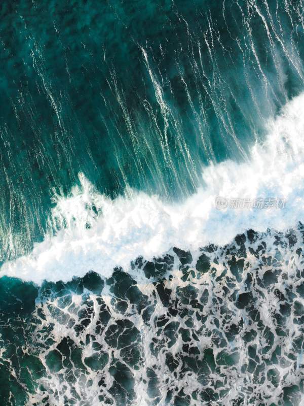 海浪波涛汹涌浪花巨浪浪潮汹涌