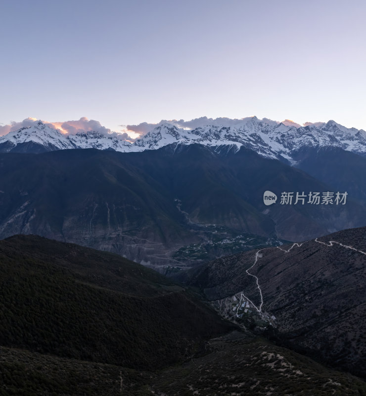 云南香格里拉飞来寺梅里雪山卡瓦博格峰航拍