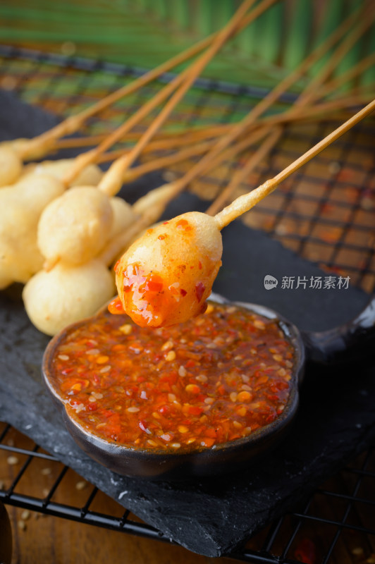 炸串配辣椒酱特写