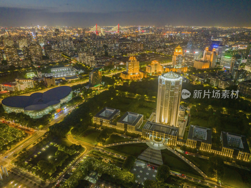 上海市浦东新区人民政府大楼航拍夜景