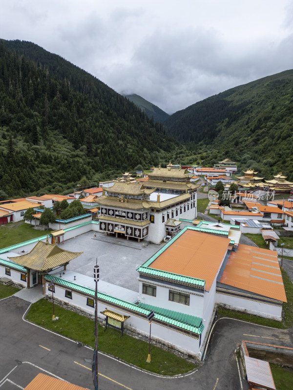 四川省阿坝州红原县康玛尔寺航拍全景