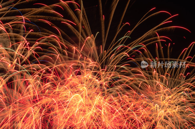 广州2025白鹅潭水上绽放的绚丽多彩烟花夜景