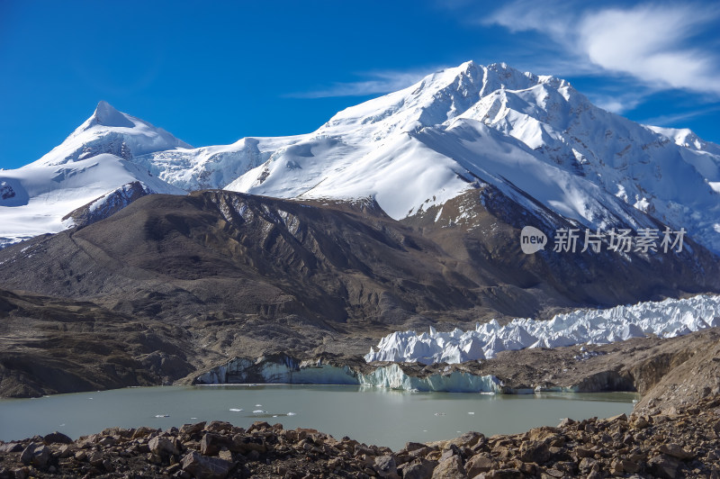 西藏雪山希夏邦马峰自然风景