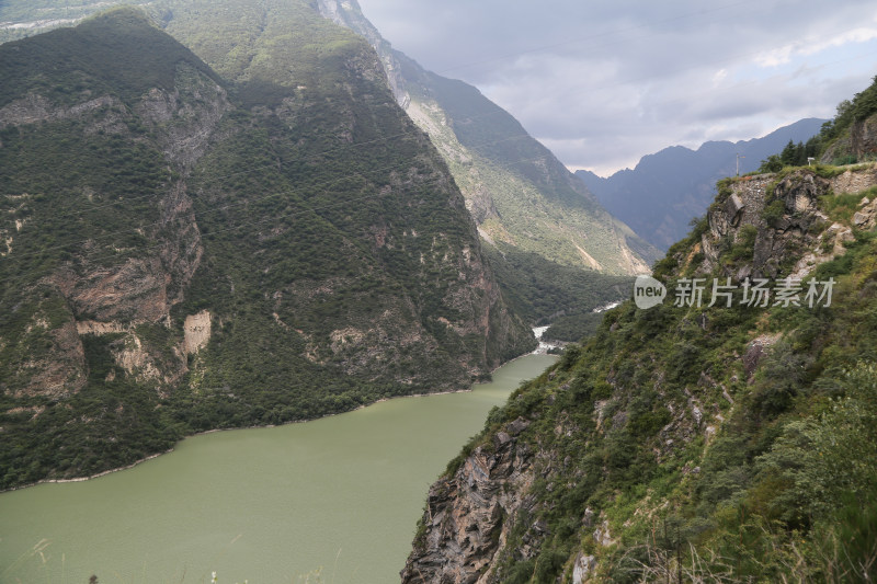 四川川西阿坝州茂县叠溪海子高视角风景