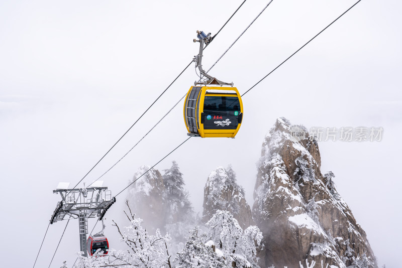 河南老君山景区冬天雪景索道旅游