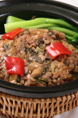 梅菜肉饼煲仔饭