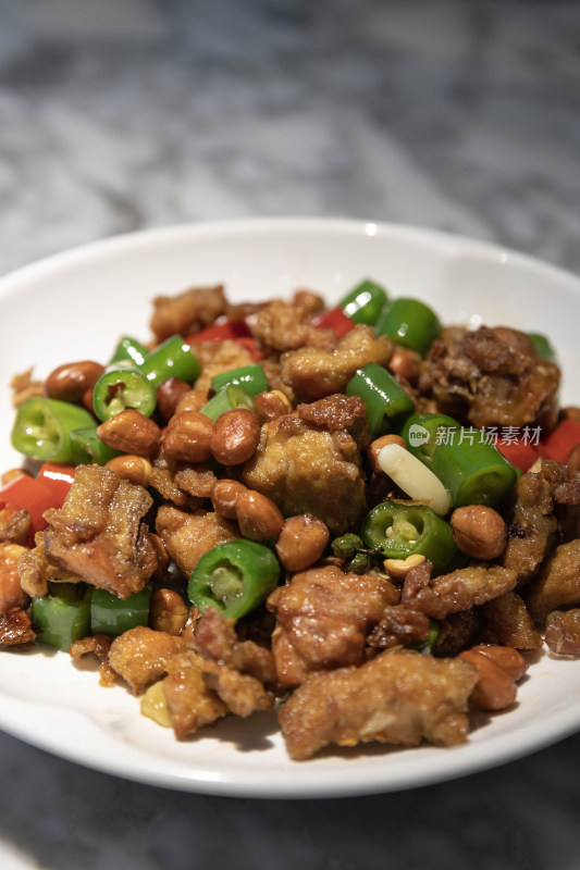 辣椒炒鸡肉中国菜川菜美食特写