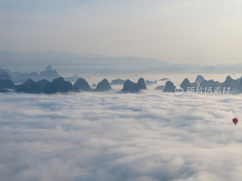 早晨的桂林喀斯特地貌山水云海