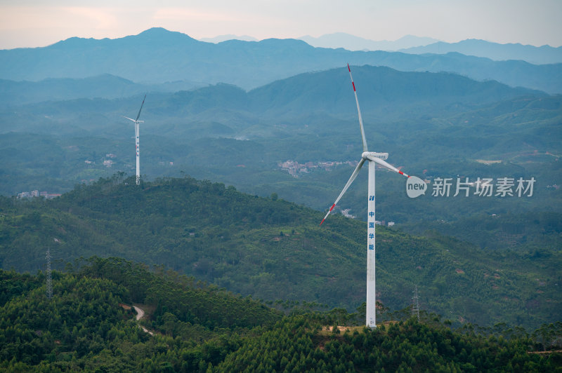 风车山山顶壮丽山河画圈