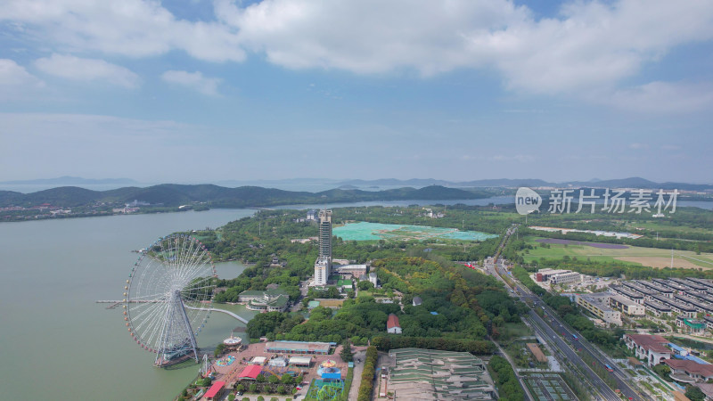 航拍江苏无锡蠡湖景区摩天轮