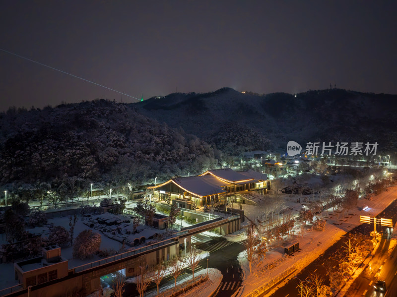 岳麓山西大门雪景