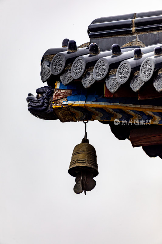 中式古建筑屋檐铃铛特写