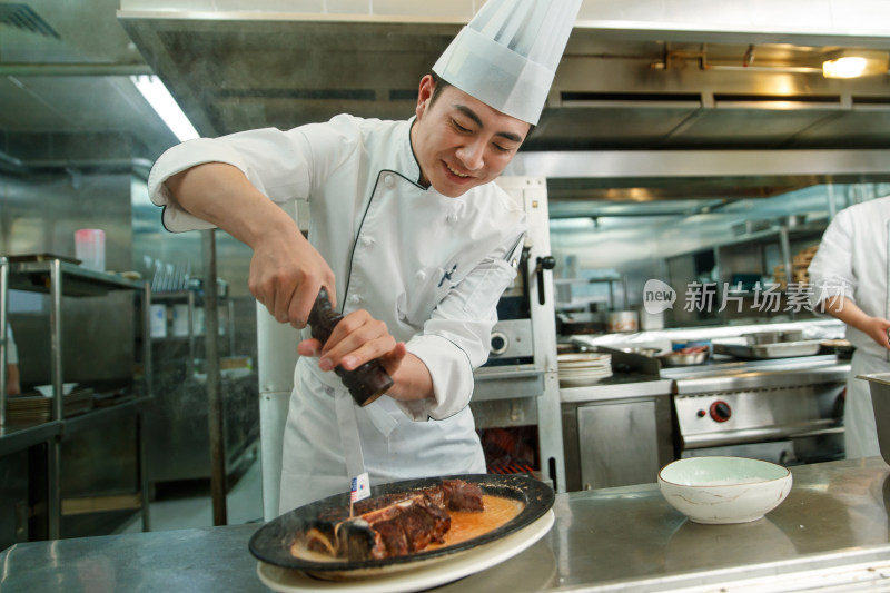 酒店厨师制作美食