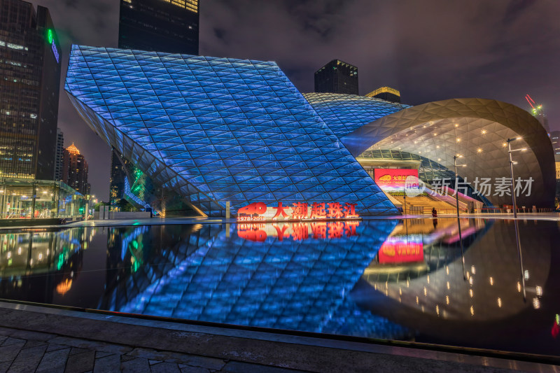 深圳城市规划馆与艺术馆夜景