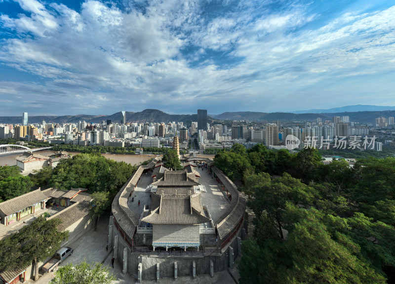 兰州城市高楼与传统建筑景观