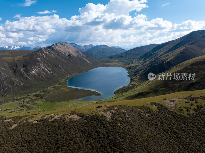 航拍四川甘孜理塘县若根错风景