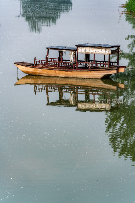 山东济宁太白湖公园北湖阁李白雕塑景点景观