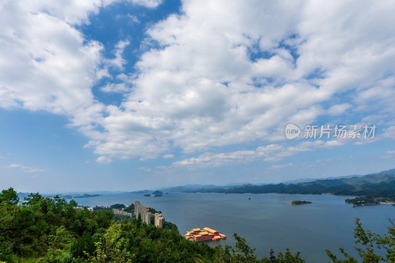 千岛湖天屿山观景台俯瞰千岛湖