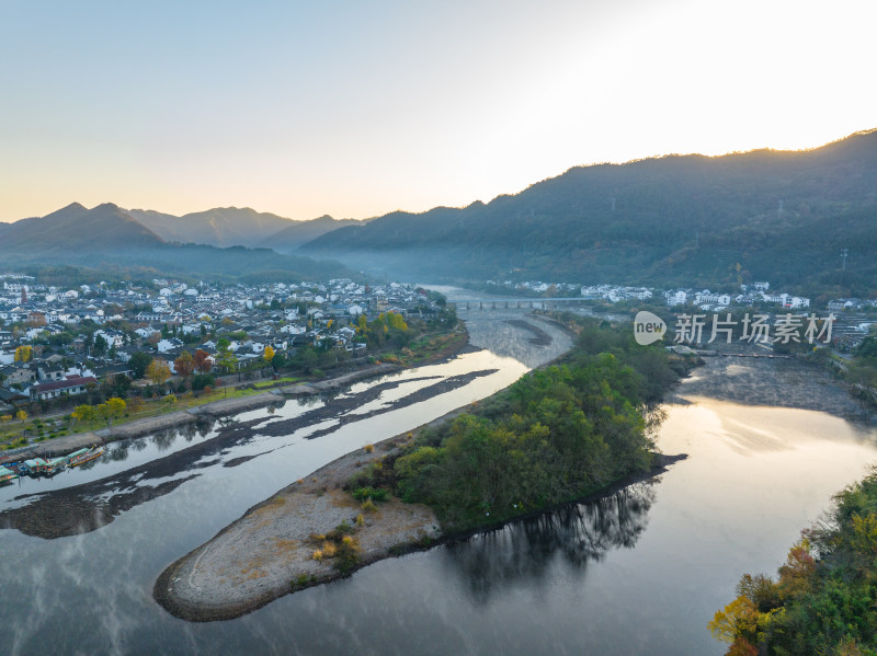 航拍安徽宣城泾县桃花潭风景区老街村庄