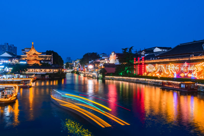 秦淮河畔的夜色流光