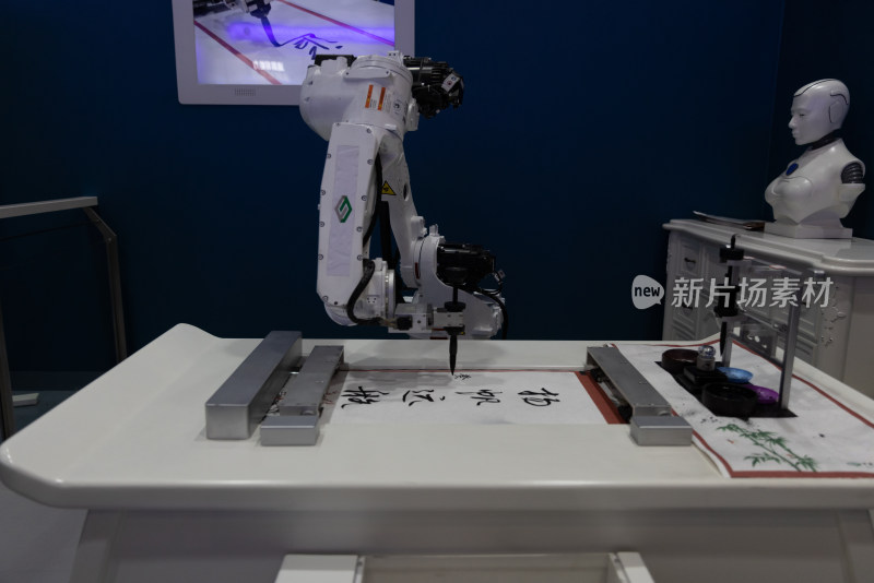 中国科学技术馆会写毛笔字的智能机器人