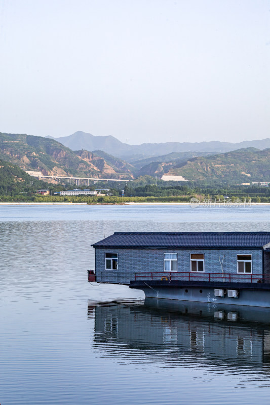 河南三门峡陕州公园天鹅湖黄河公园景点景观