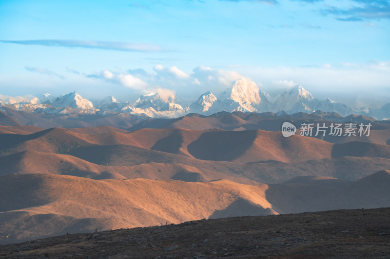 日照金山贡嘎雪山鱼子西20241022