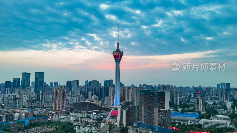 晚霞中的成都天府熊猫塔航拍图