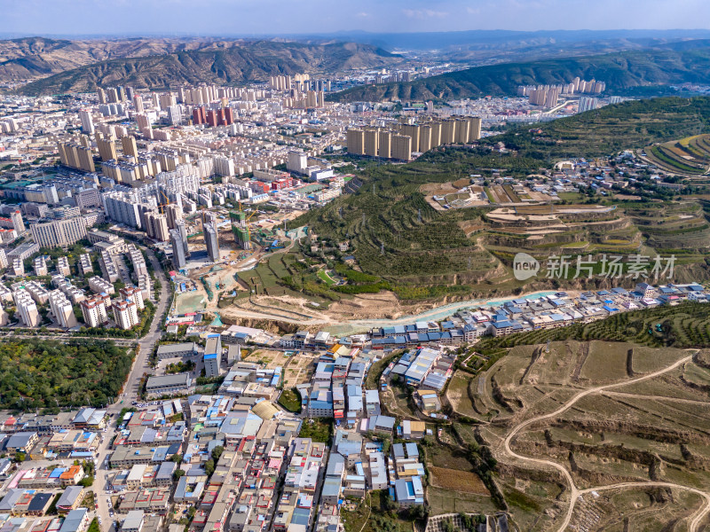 西北地区山区高山种植航拍图