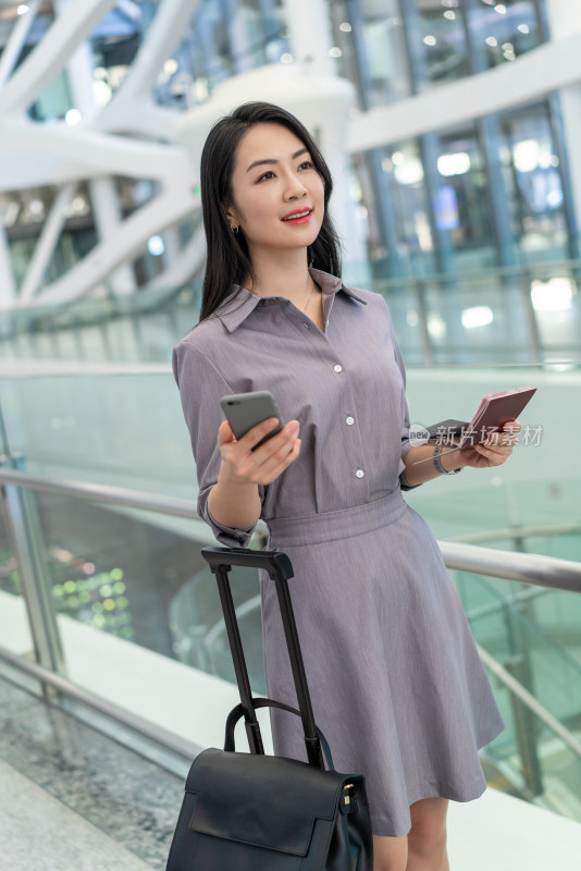 商务女士在机场