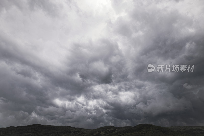 乌云图片天空雷雨背景