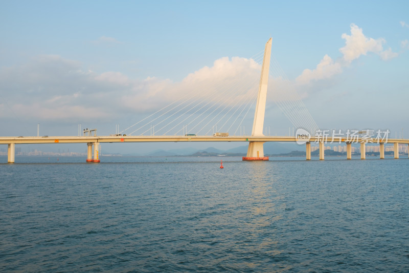 广东深圳湾大桥夕阳风光 跨海大桥